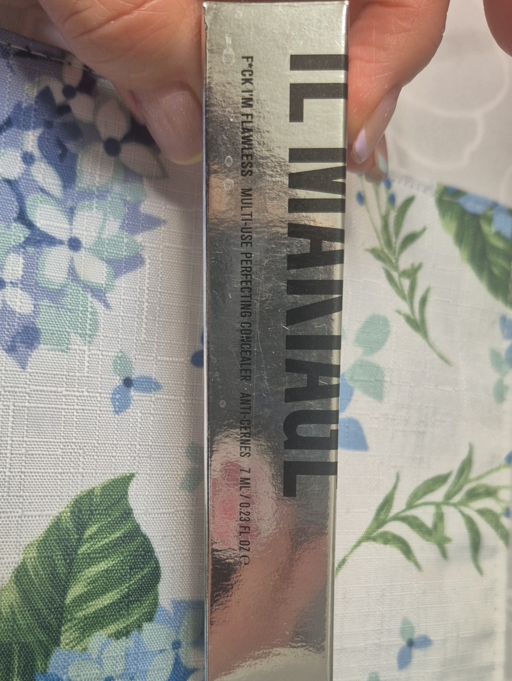 IL MAKIAGE Flawless Multi-Use Concealer - Silver Reflective Packaging